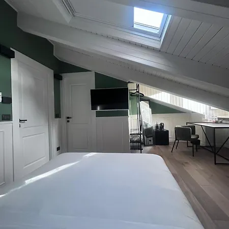 Q Urban Relais Pensionat 4*